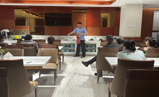 2.长白山瓦力游戏酒店组织发展消防安全培训_副本.jpg