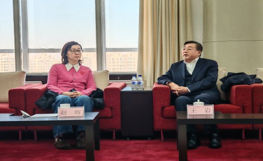 封面：王岩董事长与长春市人大常委会副主任赵辉座谈互换_副本.jpg