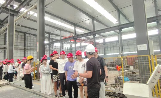 3.长春工程学院组织学生前往装配式总公司参观进建_副本.jpg